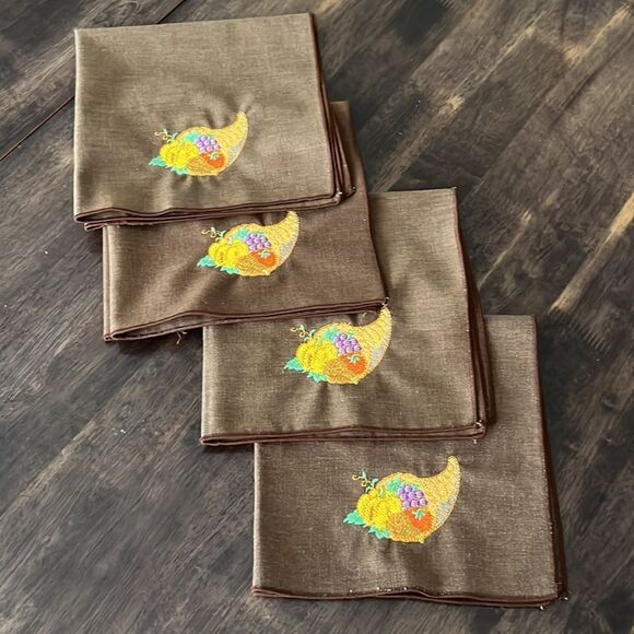 Reversible Quilted Runner & Custom Embroidered Square Brown Napkins - Picture 3 of 16